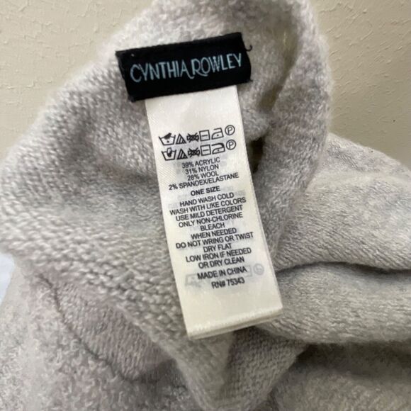 Cynthia Rowley Wool Blend MultifunctionaI infinity circle Scarf Gray Wrap 18x30” - Picture 2 of 6